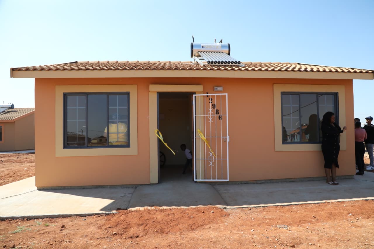 THREE SPHERES OF GOVERNMENT HAND OVER 163 HOMES AT LUFHERENG MEGA PROJECT AS STALLED SOWETO DEVELOPMENT UNBLOCKED